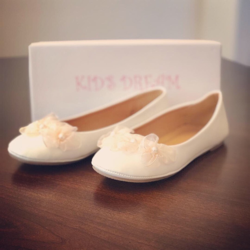 Kids Dream Ivory Flower Flat - Girls - Picture 3 of 8